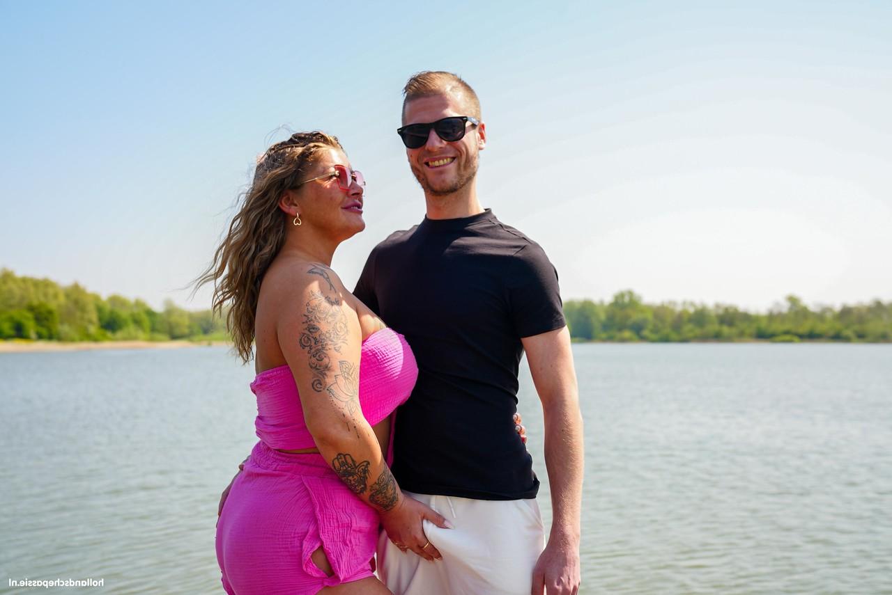 20P La traviesa gorda Gaby Hofstede muestra sus jugosas tetas y su gran culo al aire libre