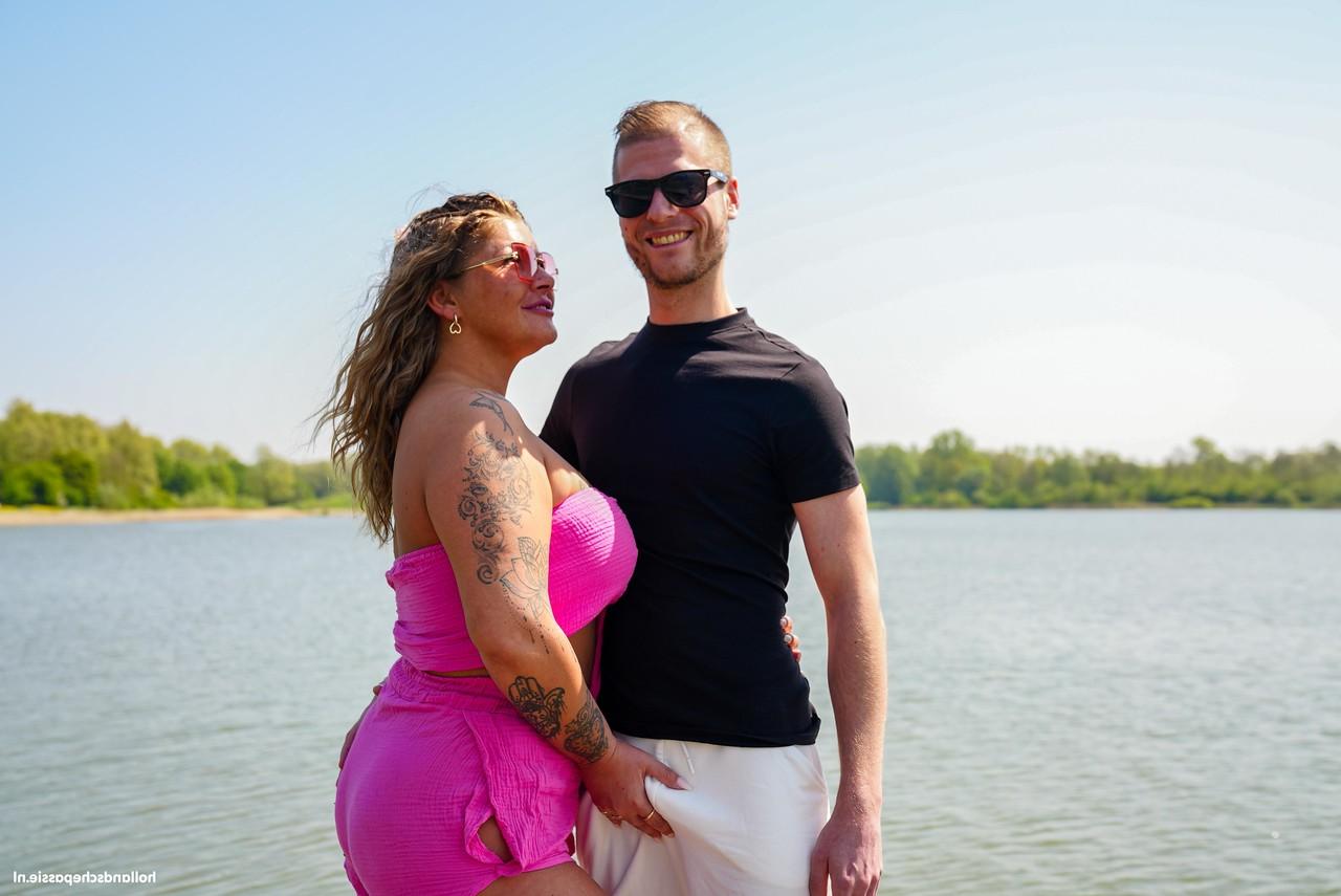20P La traviesa gorda Gaby Hofstede muestra sus jugosas tetas y su gran culo al aire libre