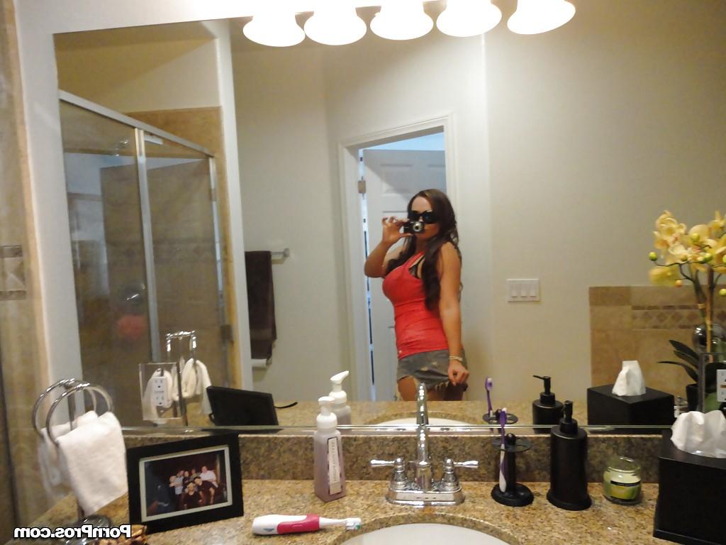16P Exnovia tetona Chloe Reece Ryder dejando su coño afeitado suelto en la cama