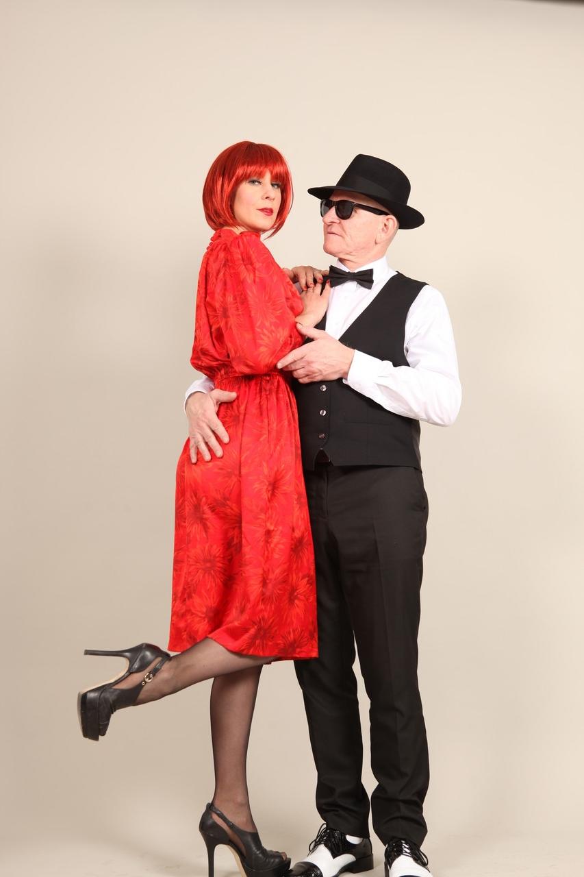 14P Redheaded dame Valeria Jones spreads her long legs for her gangster hubby