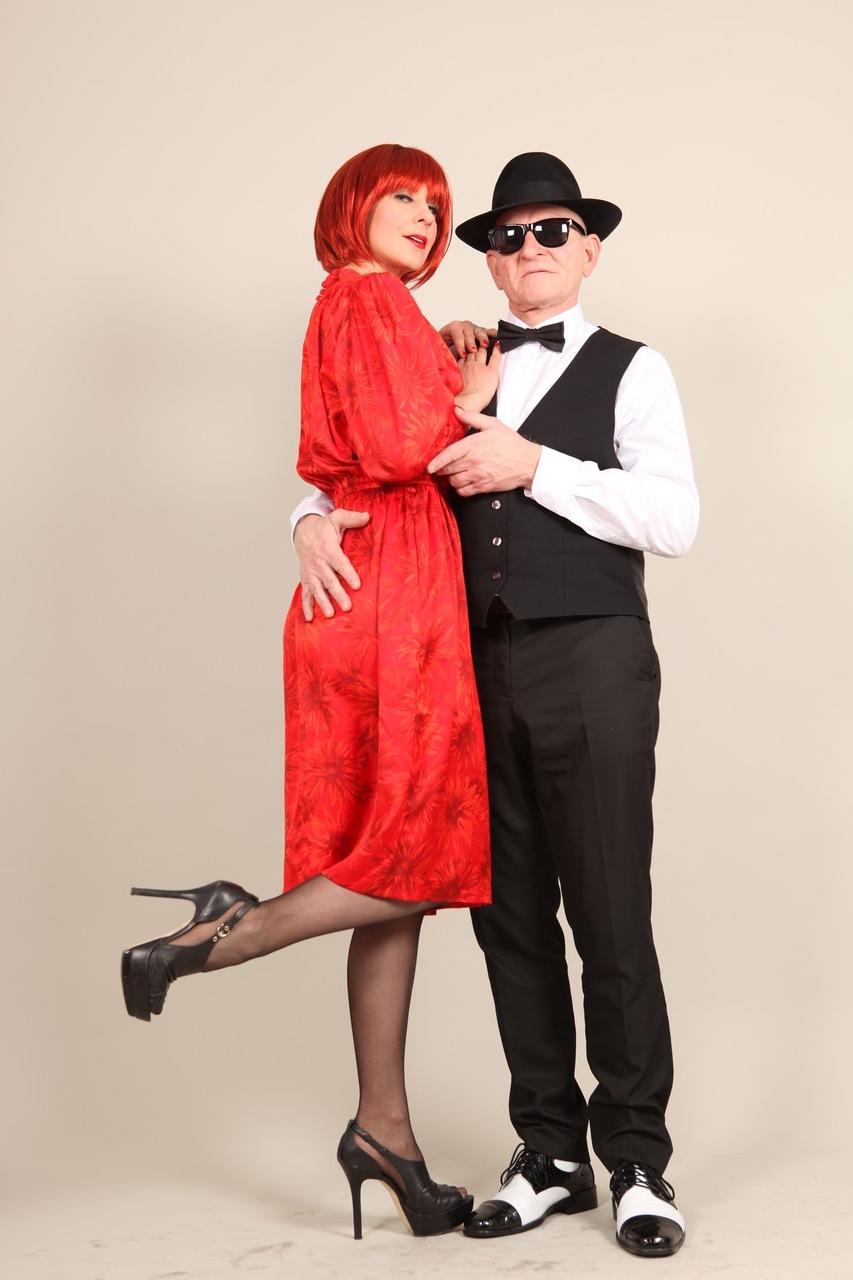 14P Redheaded dame Valeria Jones spreads her long legs for her gangster hubby
