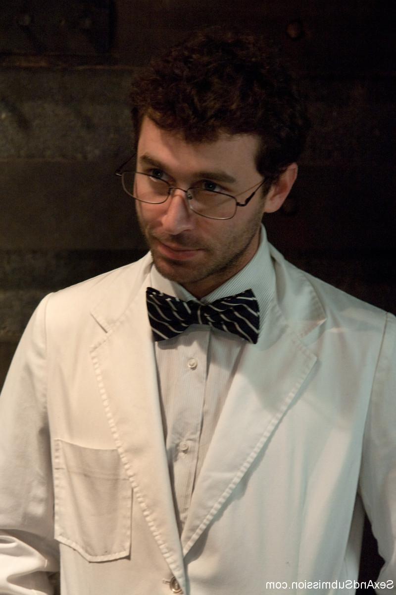 20P La charmante américaine Charisma Cappelli flirte avec son médecin James Deen