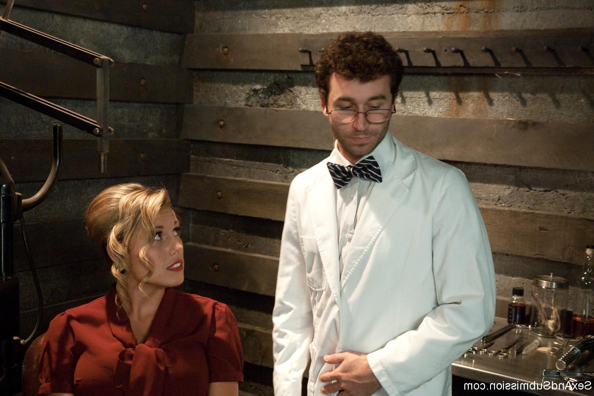 20P La charmante américaine Charisma Cappelli flirte avec son médecin James Deen