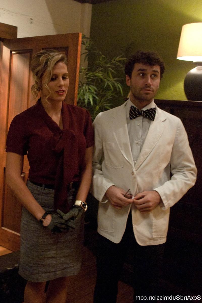 20P La charmante américaine Charisma Cappelli flirte avec son médecin James Deen