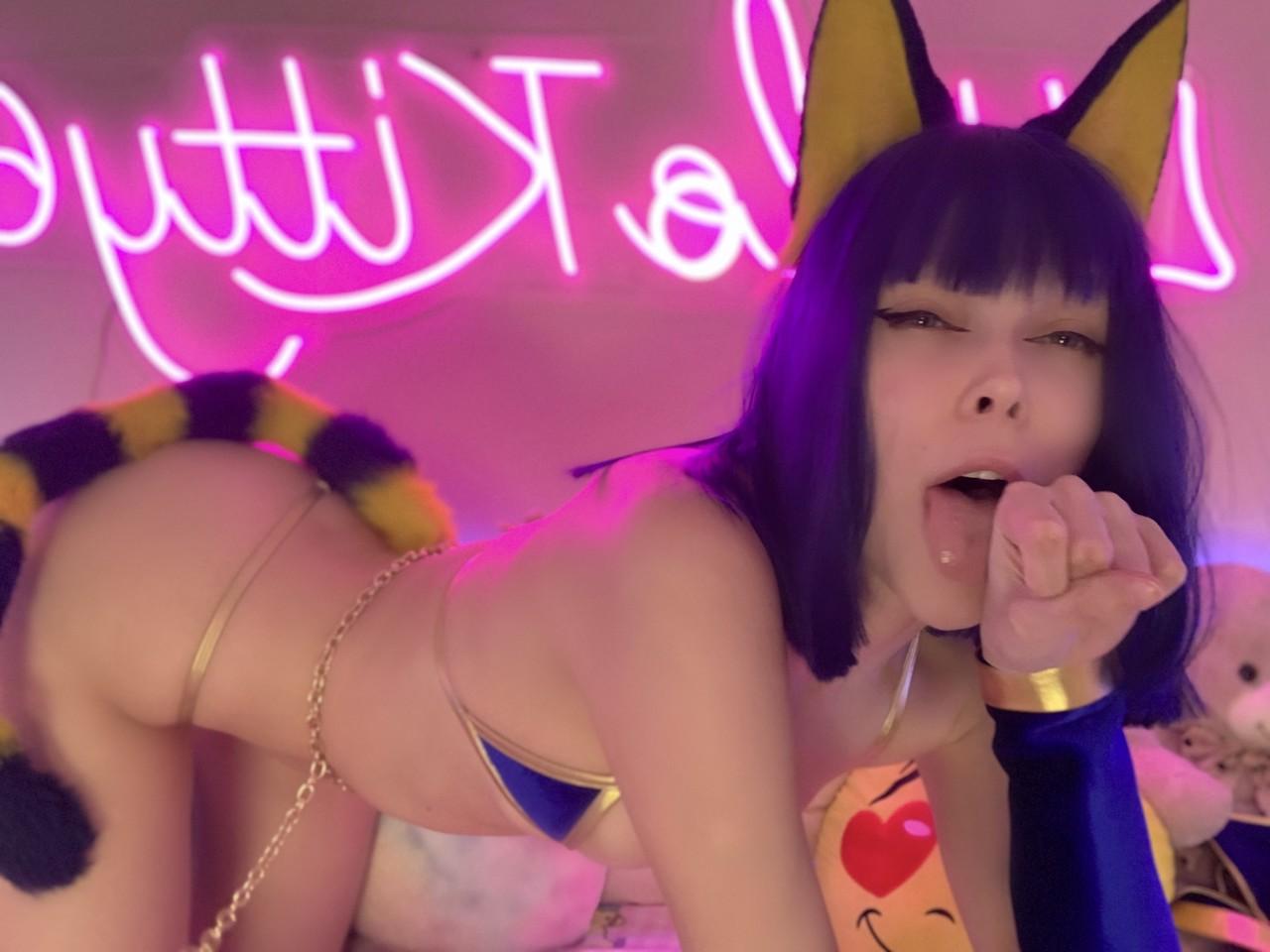 20P Крошка Little Kitty OnlyFans позирует в своем супер сексуальном кошачьем наряде