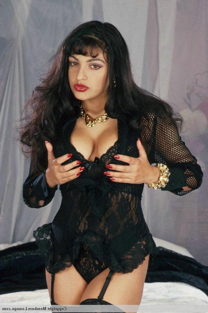 15P MILF indiana gostosa mostra seus lindos peitos e vagina também durante um show solo