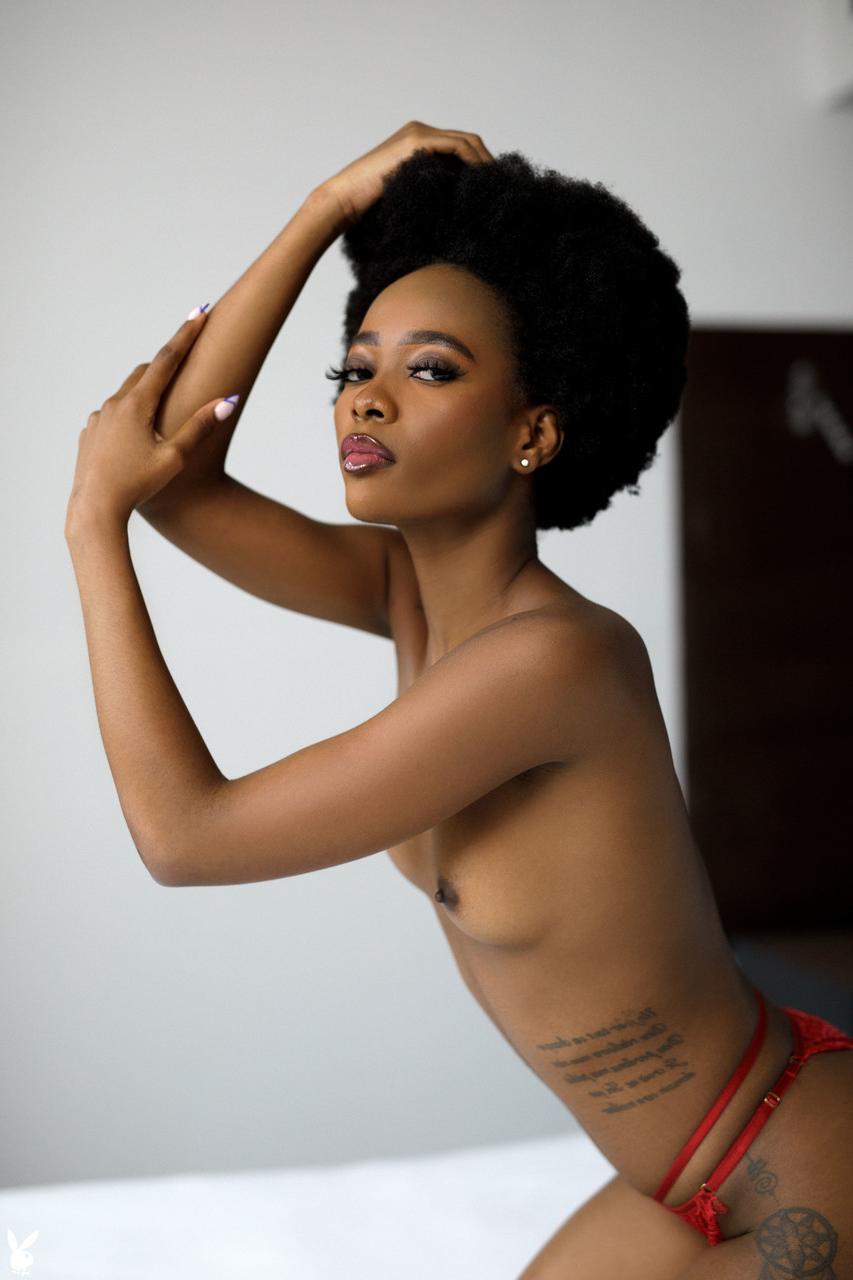 20P Beautiful black babe Alicia shows off her flawless petite body on her bed