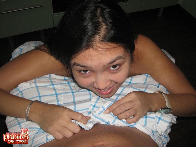 16P Joven asiática participa en sexo POV mientras está en la cocina