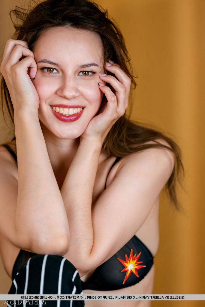 18P Girl next door type Giselle gets completely naked during a solo performance