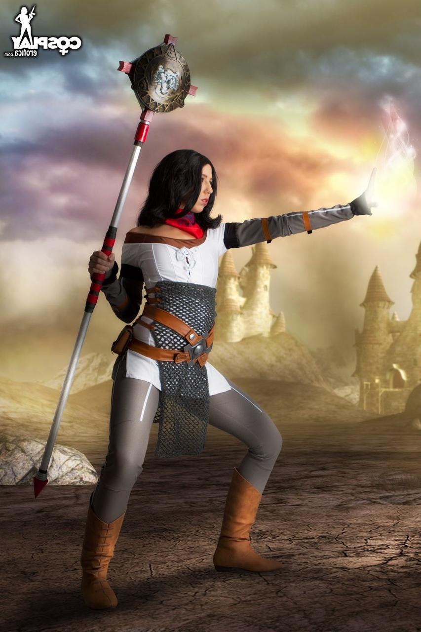 12P Linda morena expõe seus lindos peitos e buceta em roupas de cosplay
