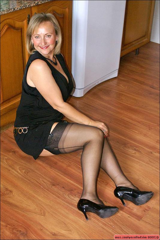 12P Plumper mature in high heels and stockings spreading her legs on the kitchen flo