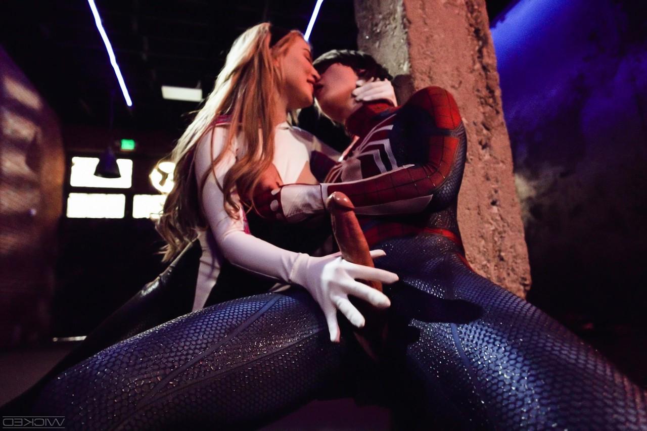 15P ウィキッド フィーチャリング ブレイク ブロッサム、タイラー クルーズ XXX ポルノの写真