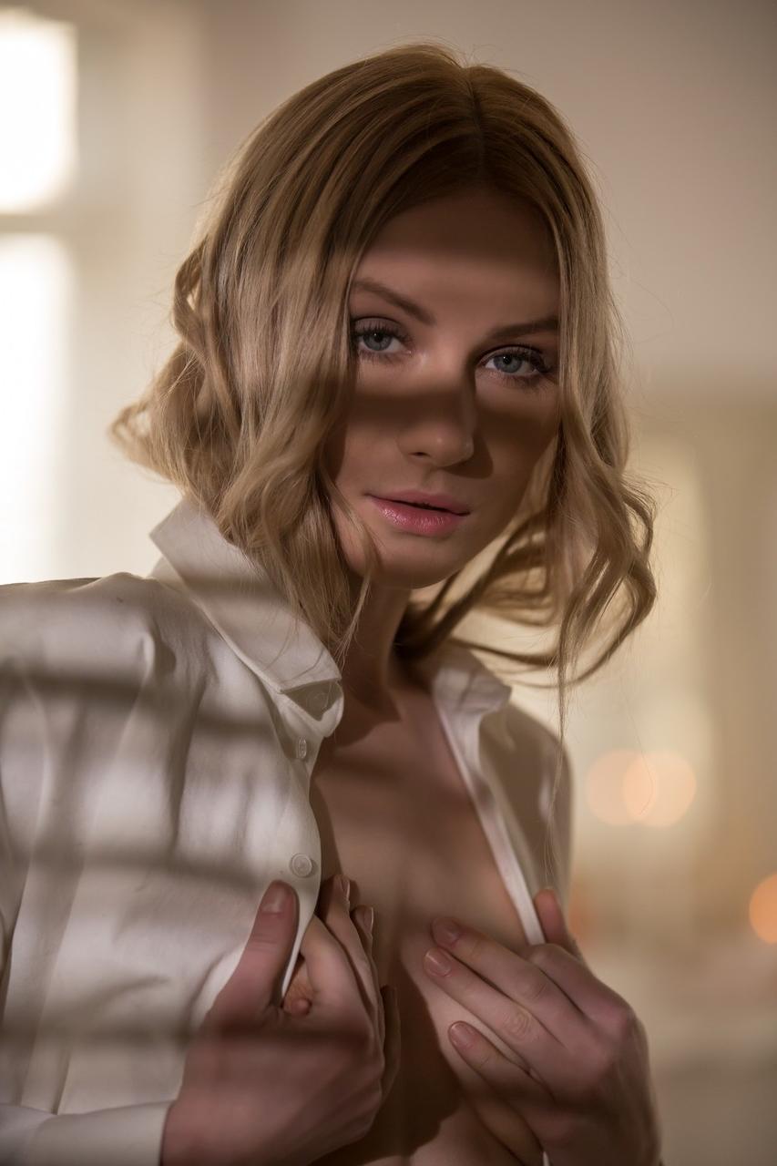 20P Glamorous babe Celia poses in her provocative outfit & naked by the window