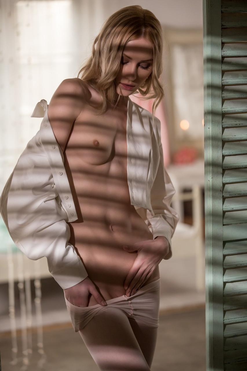 10P Celia, jovem e magra, loira adolescente gosta dessa sessão de fotos nua
