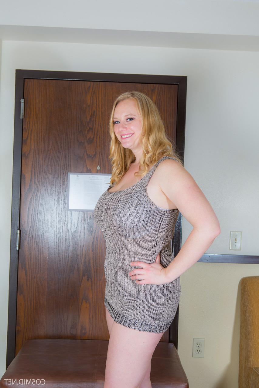 16P Plump sexy Cameron bending over in short dress to flash hot panty upskirt