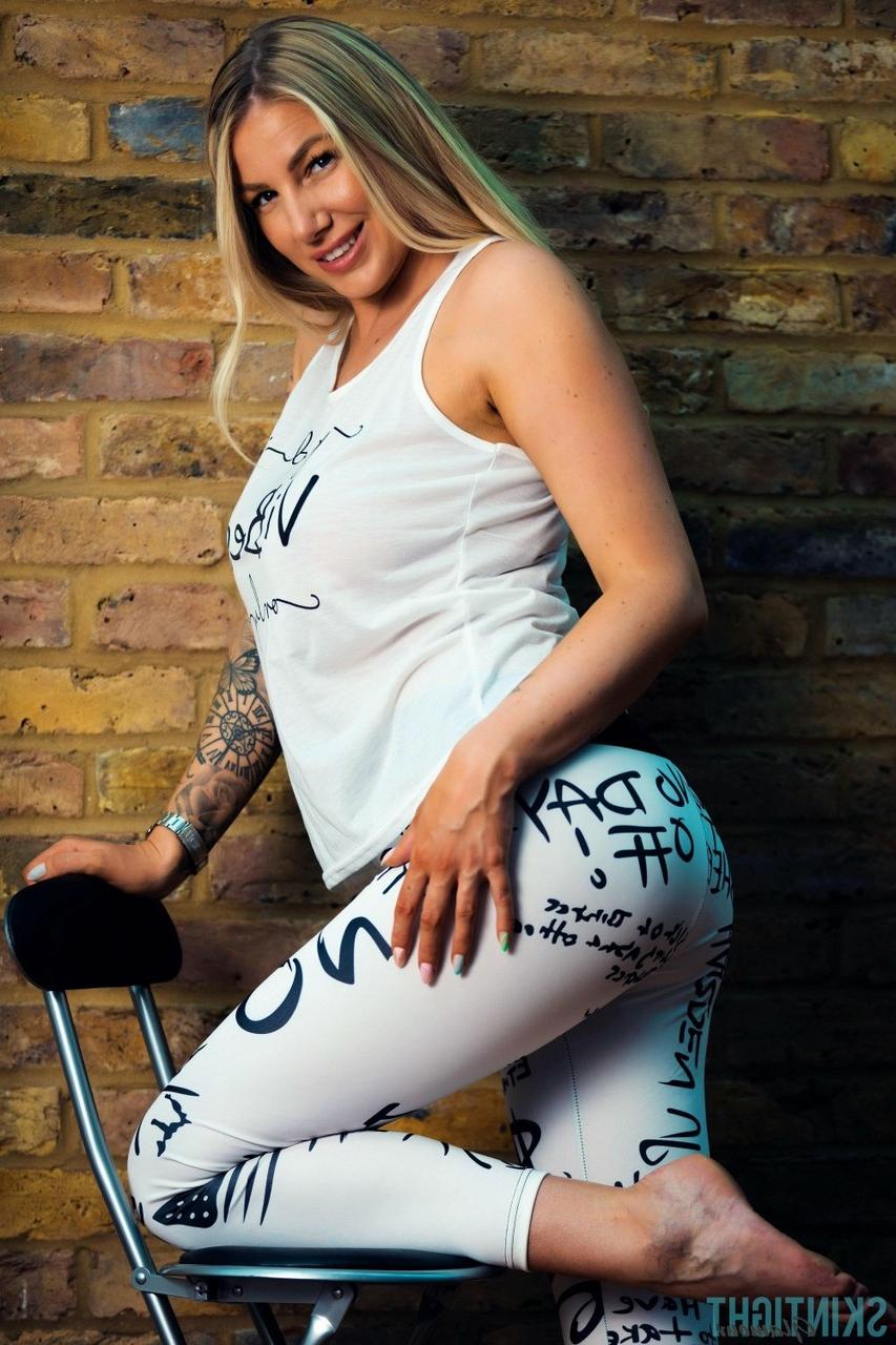 12P Skin Tight Glamour performed by Danielle Maye Sex Gallery