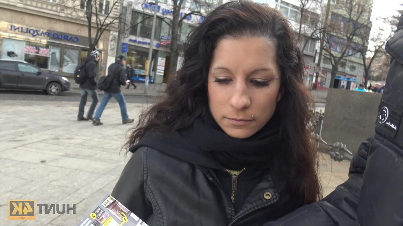 20P GF europeia sendo paga por sexo com outro homem enquanto seu namorado assiste