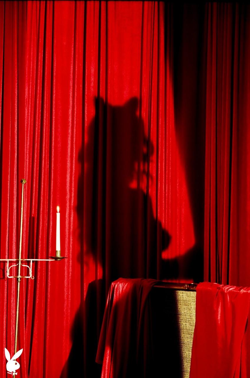 20P Das glamouröse Babe Blake Blossom zeigt bei einem sexy Striptease ihren großen Arsch