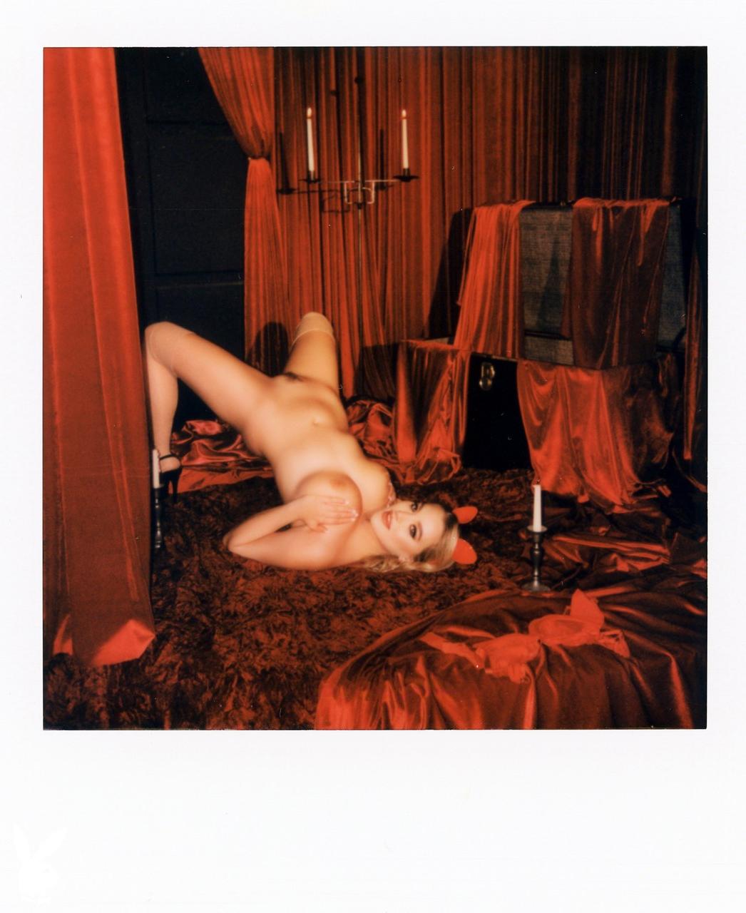 20P Das glamouröse Babe Blake Blossom zeigt bei einem sexy Striptease ihren großen Arsch