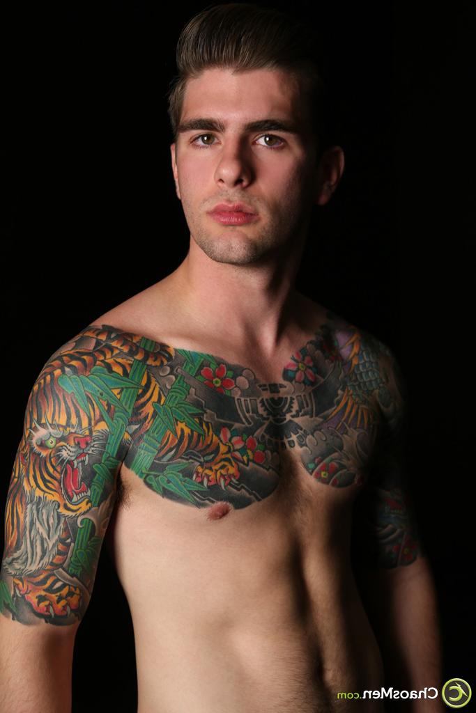 20P Handsome gay model Shiloh strips & exposes his inked body, huge dick & big ass