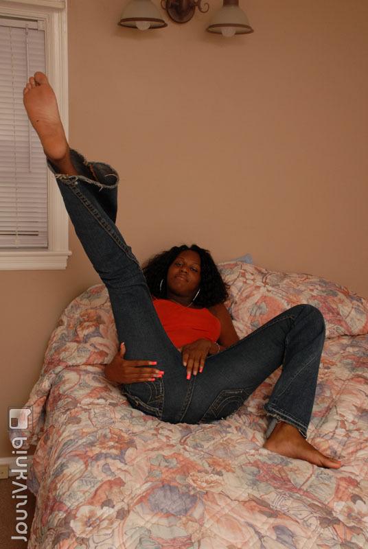 16P Pretty black transsexual Nia Lee slips her huge black dick up man's asshole