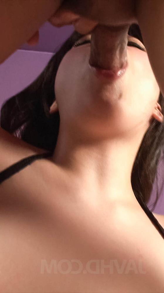 15P A japonesa peituda Chihiro Manaka faz sexo oral antes de montar um pau