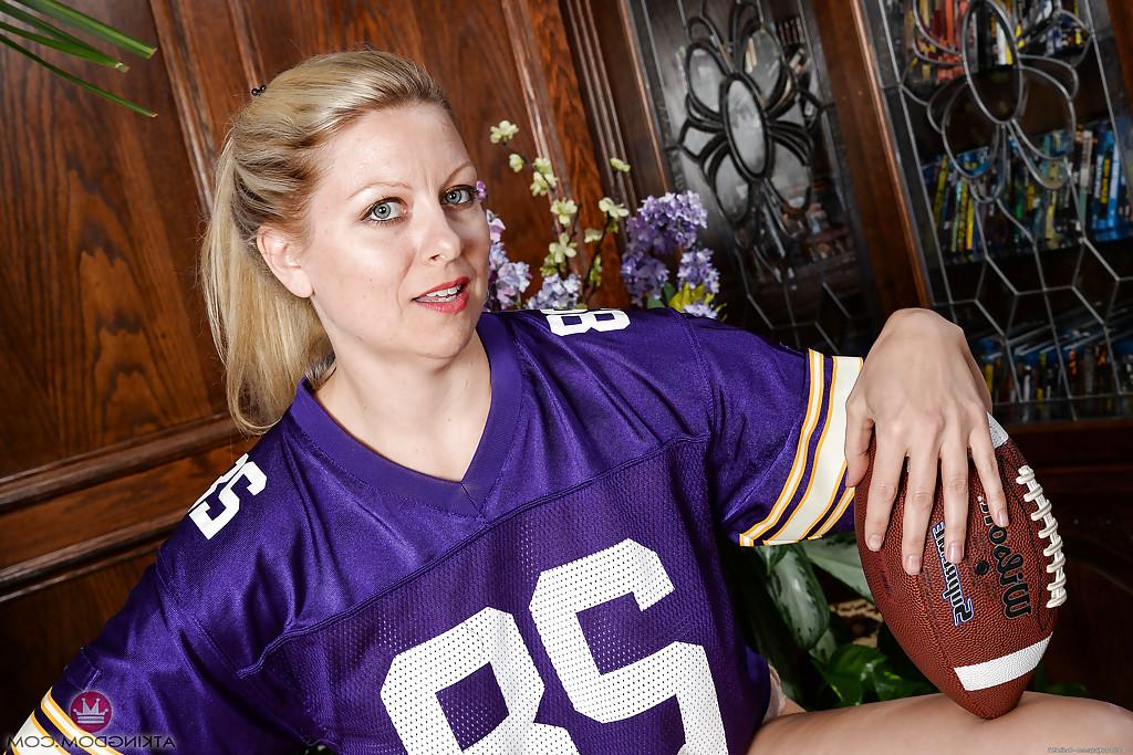 16P Aged lady Zoey Tyler spreads bald twat after panty and football jersey removal