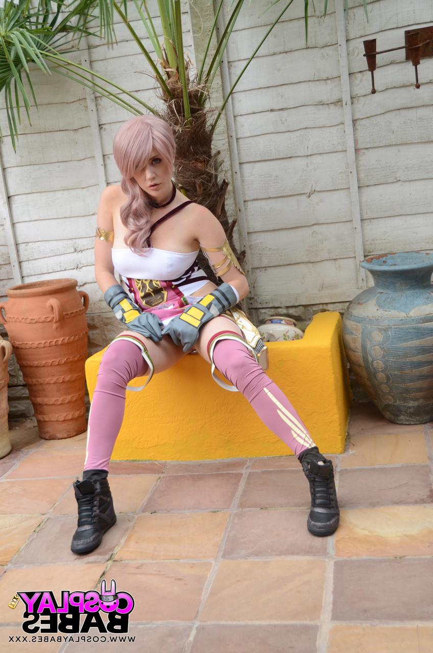 17P Sensacional beleza de cosplay Samantha Bentley brinca com sua boceta molhada