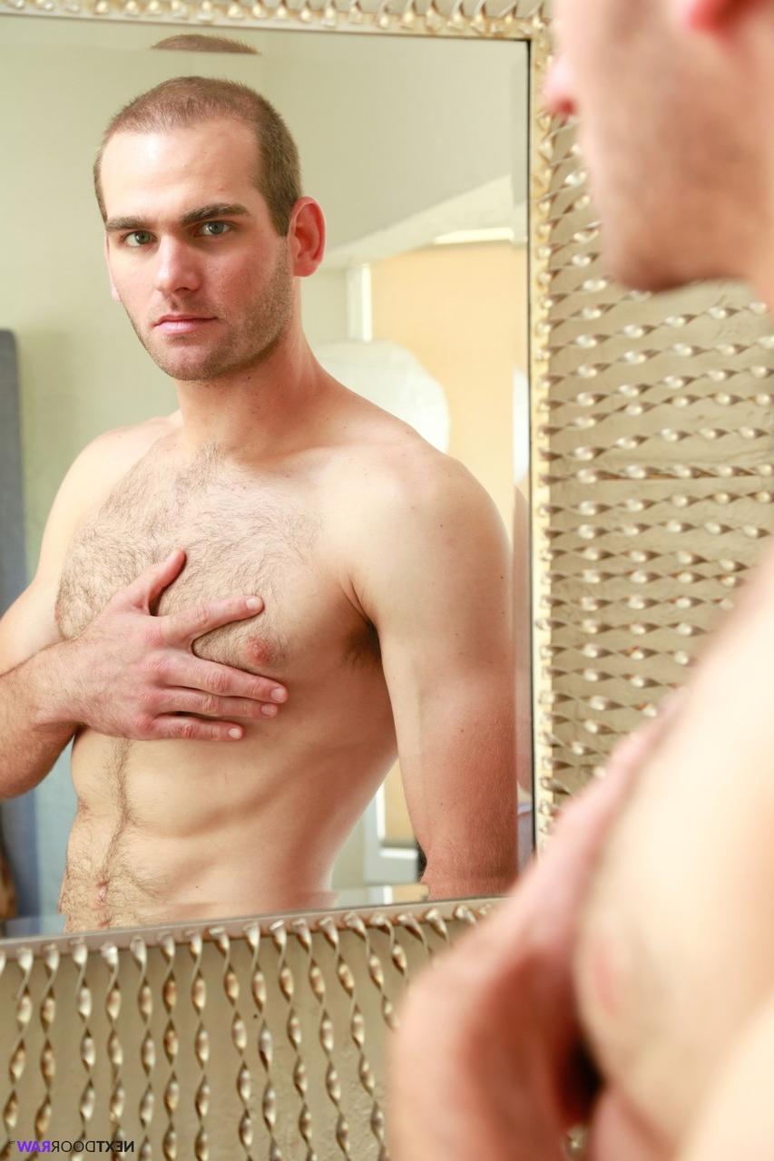 20P O atleta peludo Jonah Marx bate no butim de seu namorado tatuado Colton Phobos