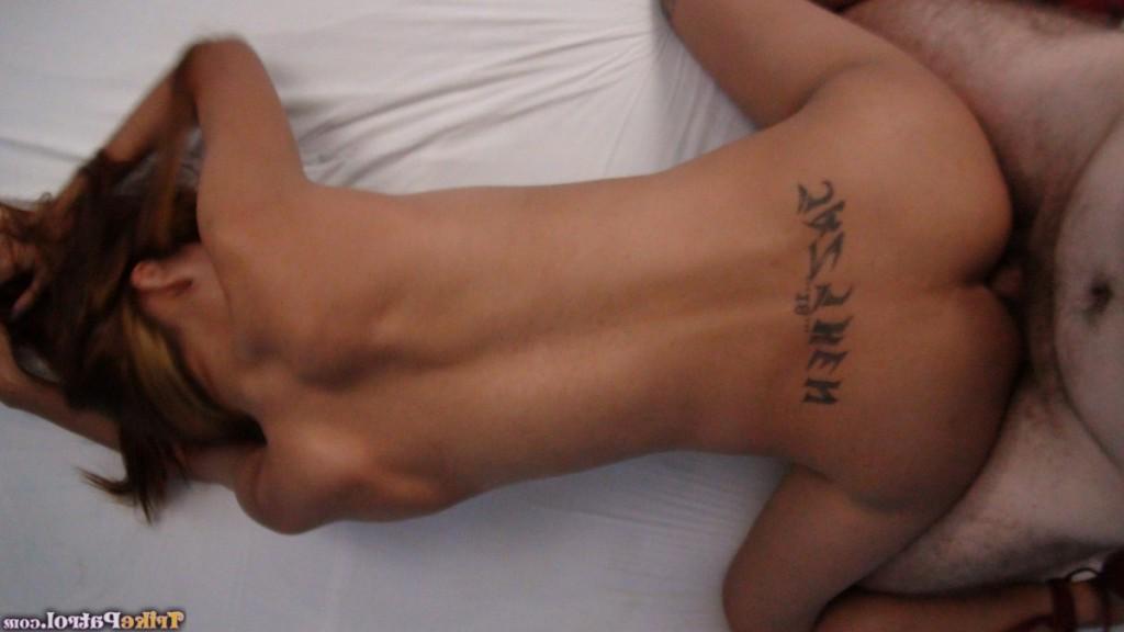 17P Petite Filipina Paula fica com a buceta fodida e cremosa em POV amador