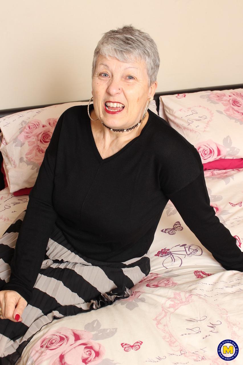 20P Mature British lady Savana undresses on bed and fools around naked
