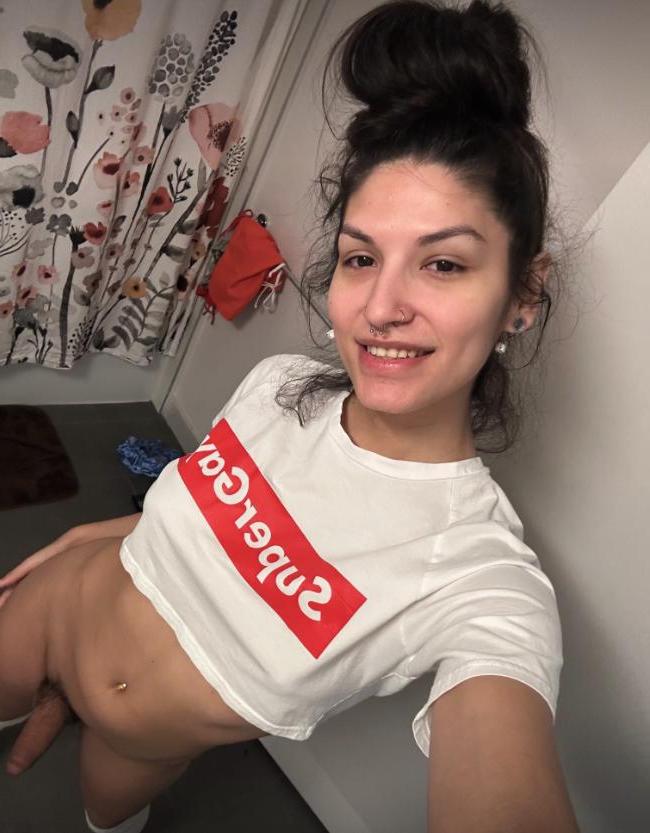 15P Nur brünette Fans, Shemale Zariah Aura zeigt ihren fetten Ständer und ihre Titten