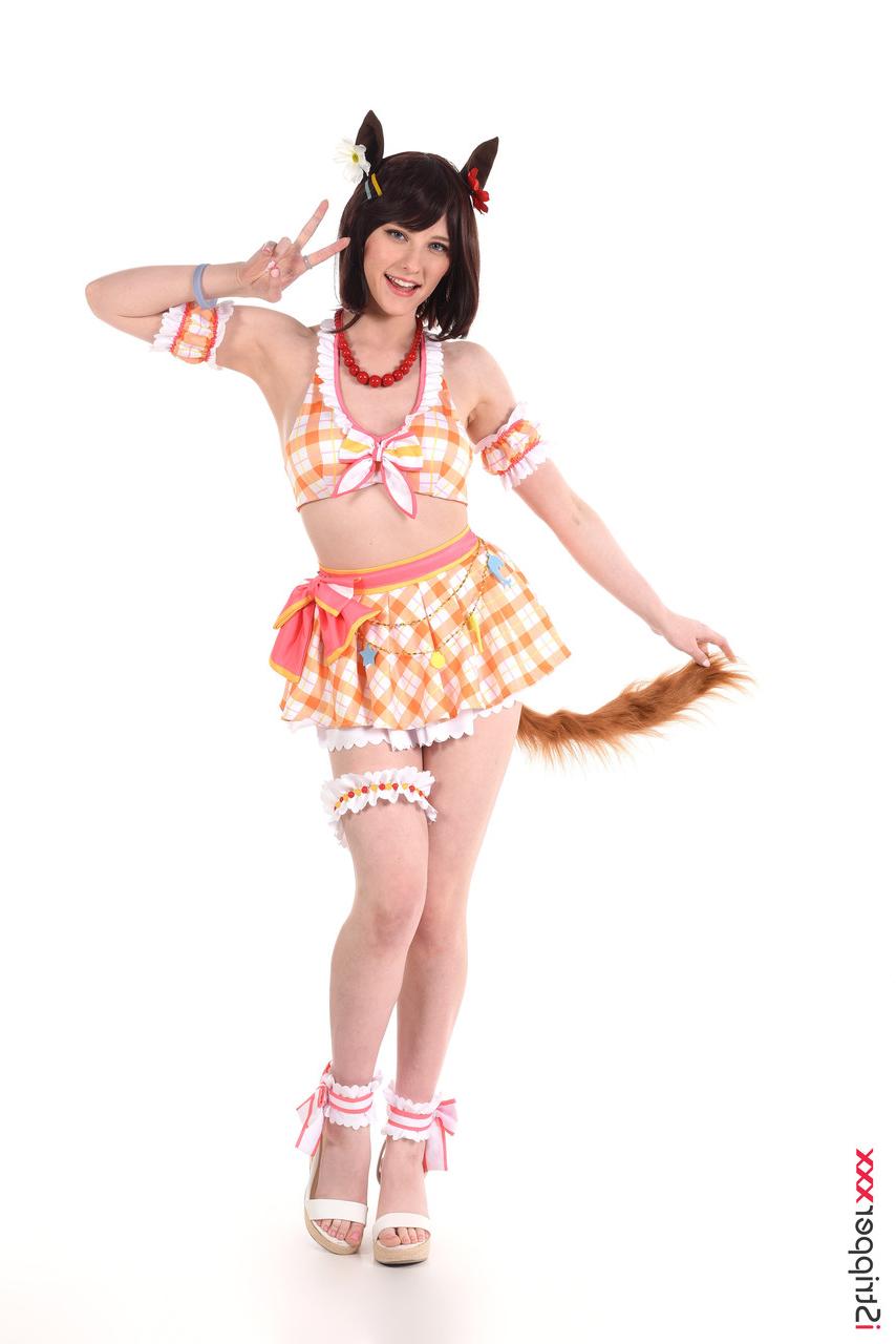 15P Cute brunette Melody Marks puts on a strip show before toying her pussy