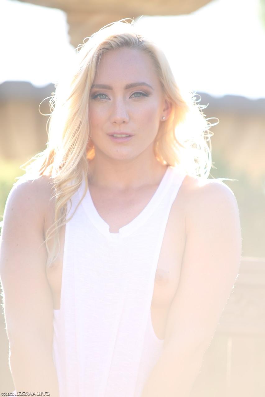 16P Blonde American babe AJ Applegate flashes her killer ass and pussy in public