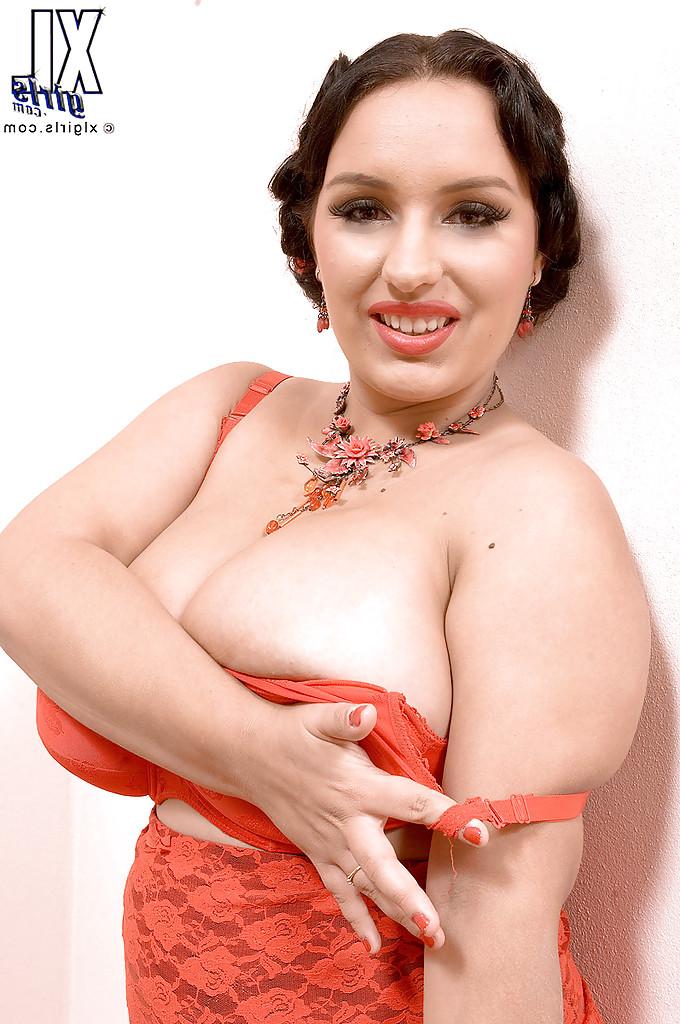 16P Glamorous fatty Anna Carlene playing with big fat tits in red underwear