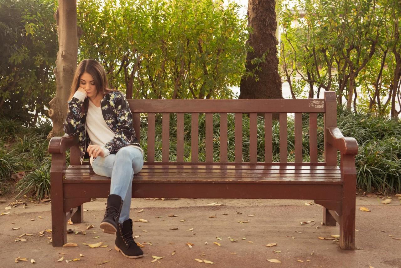 17P Esposa caliente acepta un trío de vacaciones comiendo semen humeante con otra mujer sexy