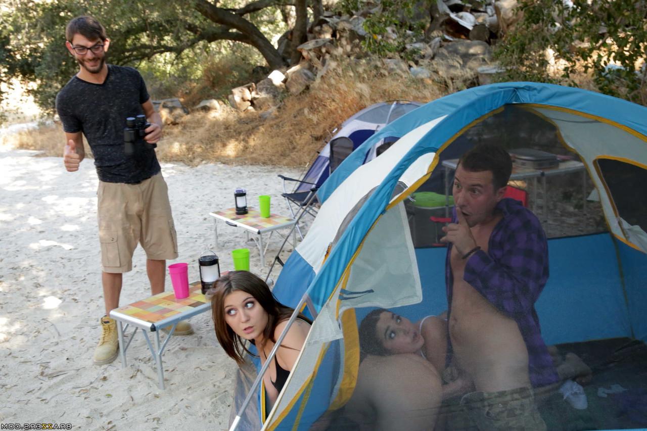 17P Las morenas cachondas Karlee Grey y JoJo Kiss chupan y follan en un trío en un campamento