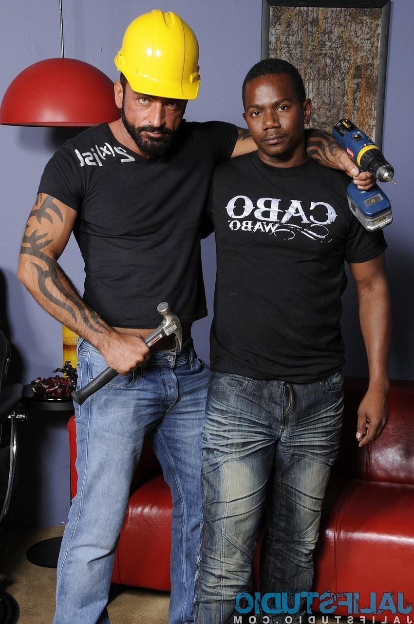 20P Hairy inked construction worker Tom Colt bangs gay ebony Lance Kincaid hard