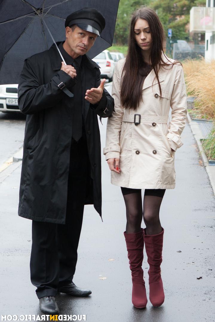 17P Hot brunette richie Arwen Gold gets a creampie from limo driver in backseat