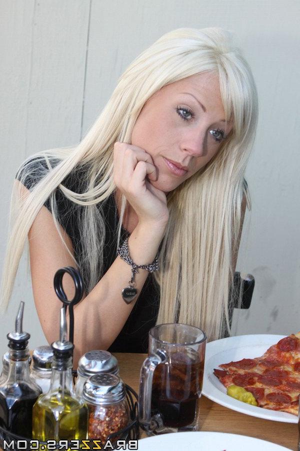 20P Hot blonde chick Tanya James goes pussy to mouth with her new boyfriend