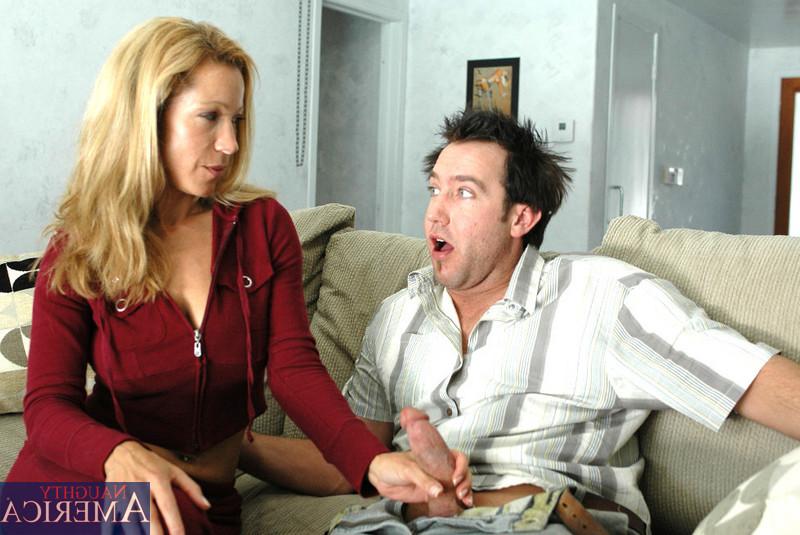 12P Blonde cougar Kimmie Morr receives an open mouth cumshot after a fuck