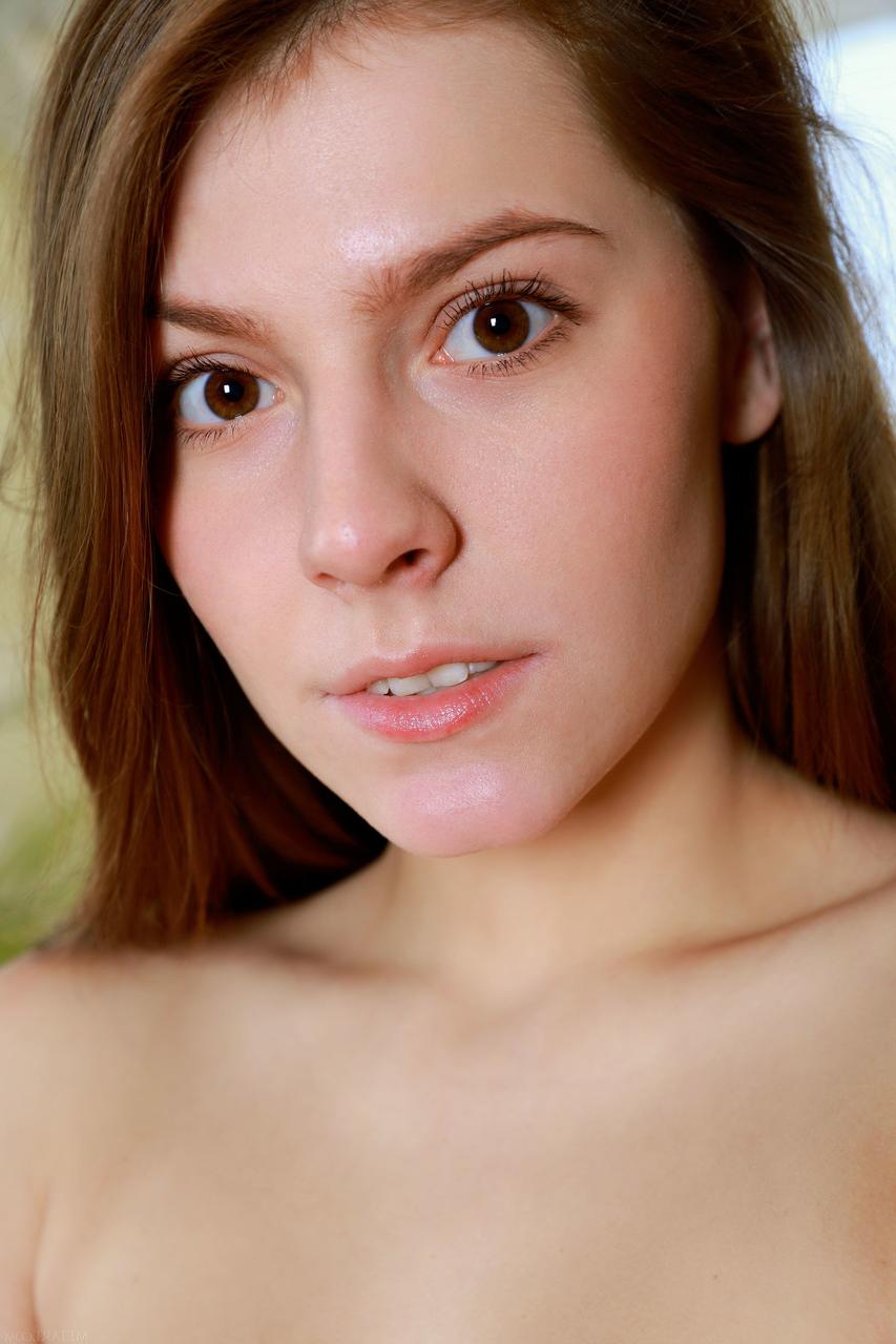 20P Brunette goddess Lauren Swift spreads her bald beaver and exposes her big ass