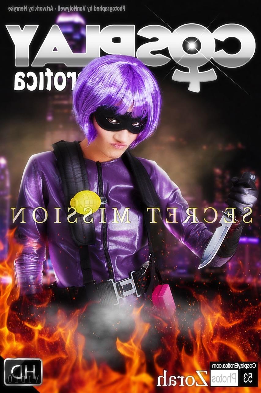 12P Cosplay-Begeisterung befreit ihre festen Titten und ihre Muschi aus ihrer Uniform
