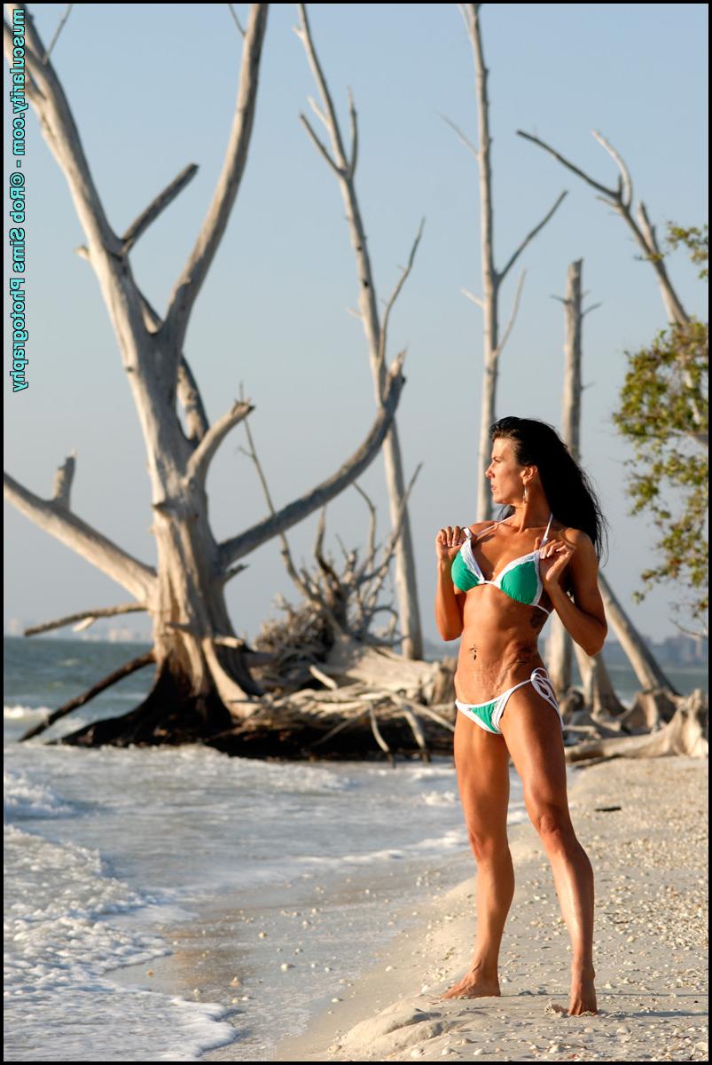 15P Bodybuilder Katie Carter takes off her bikini top in a teasing manner