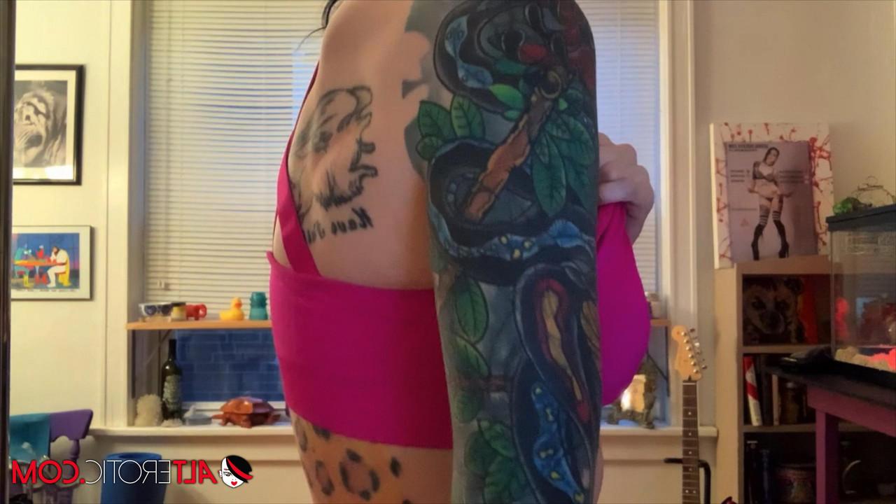 16P Tattooed chick Vex Voltage exercises before toying her pussy and asshole
