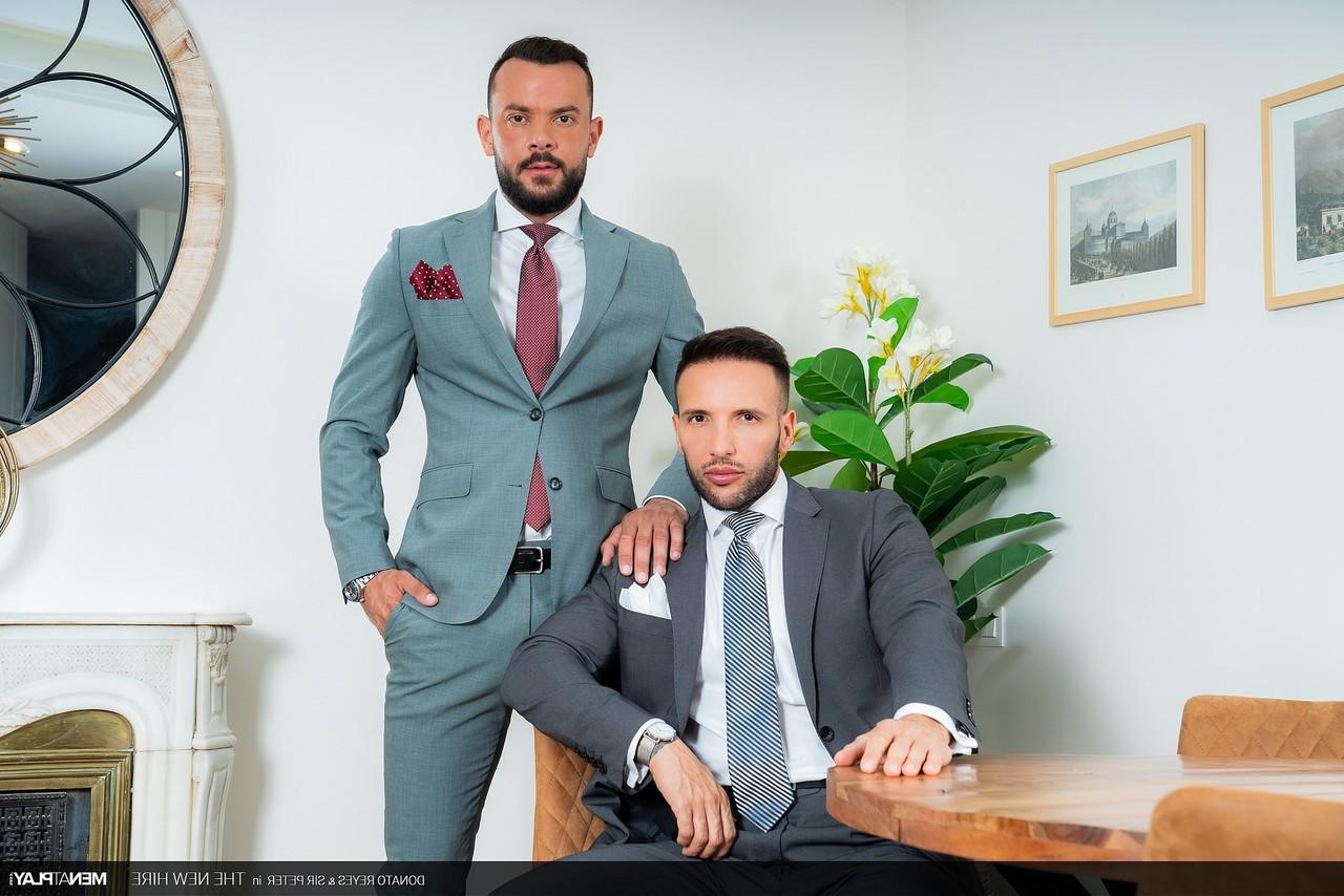 20P Gay hunks Donato Reyes & Sir Peter suck each other's dick and have anal sex