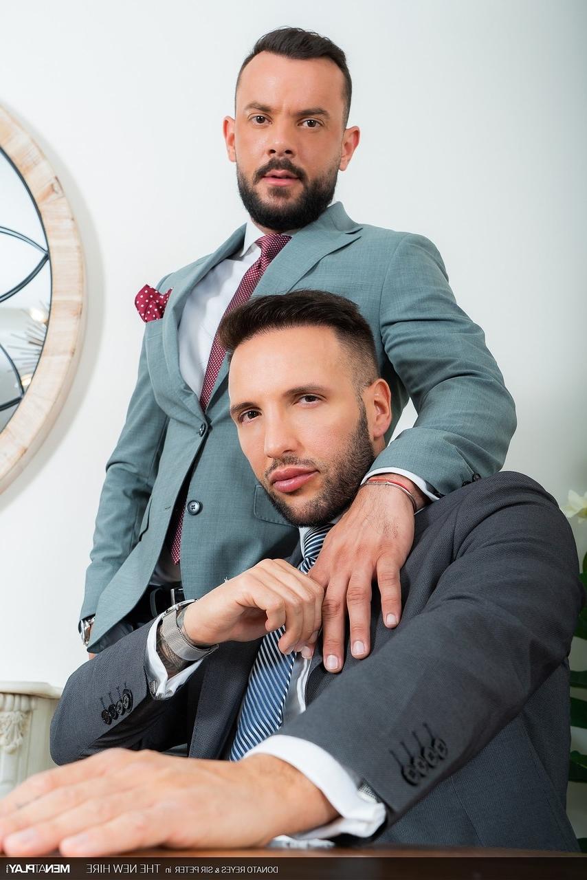 20P Gay hunks Donato Reyes & Sir Peter suck each other's dick and have anal sex