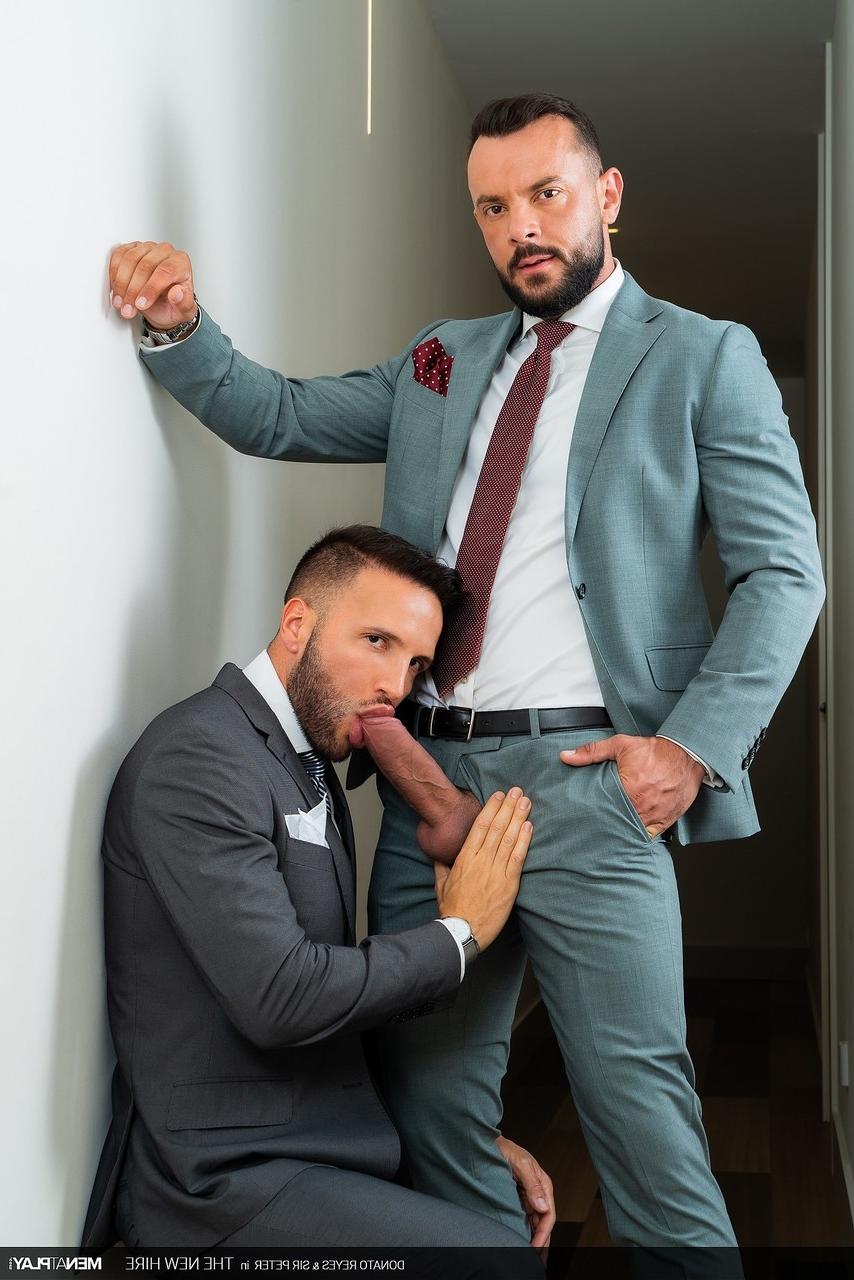 20P Gay hunks Donato Reyes & Sir Peter suck each other's dick and have anal sex