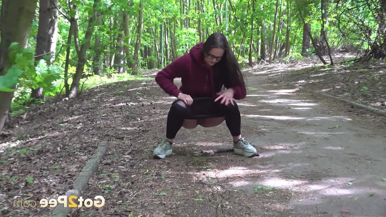 15P Barbe pulls down black leggings to pee on a roadway through the woods