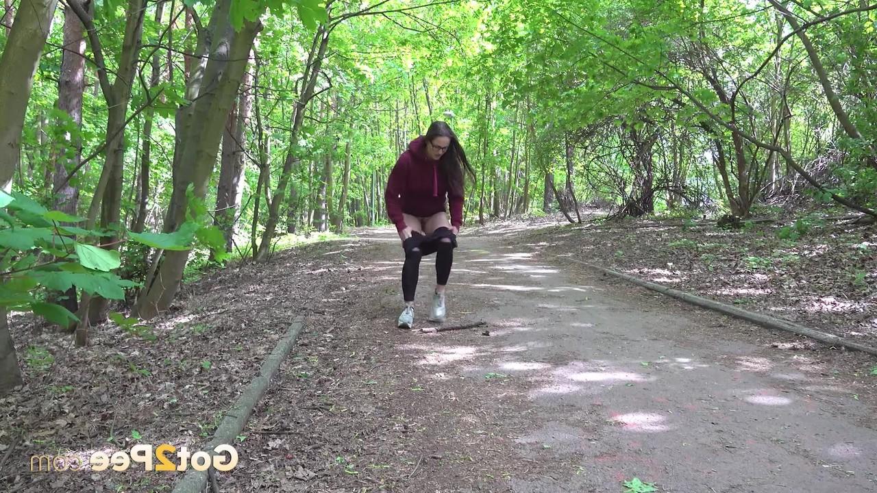 15P Barbe pulls down black leggings to pee on a roadway through the woods